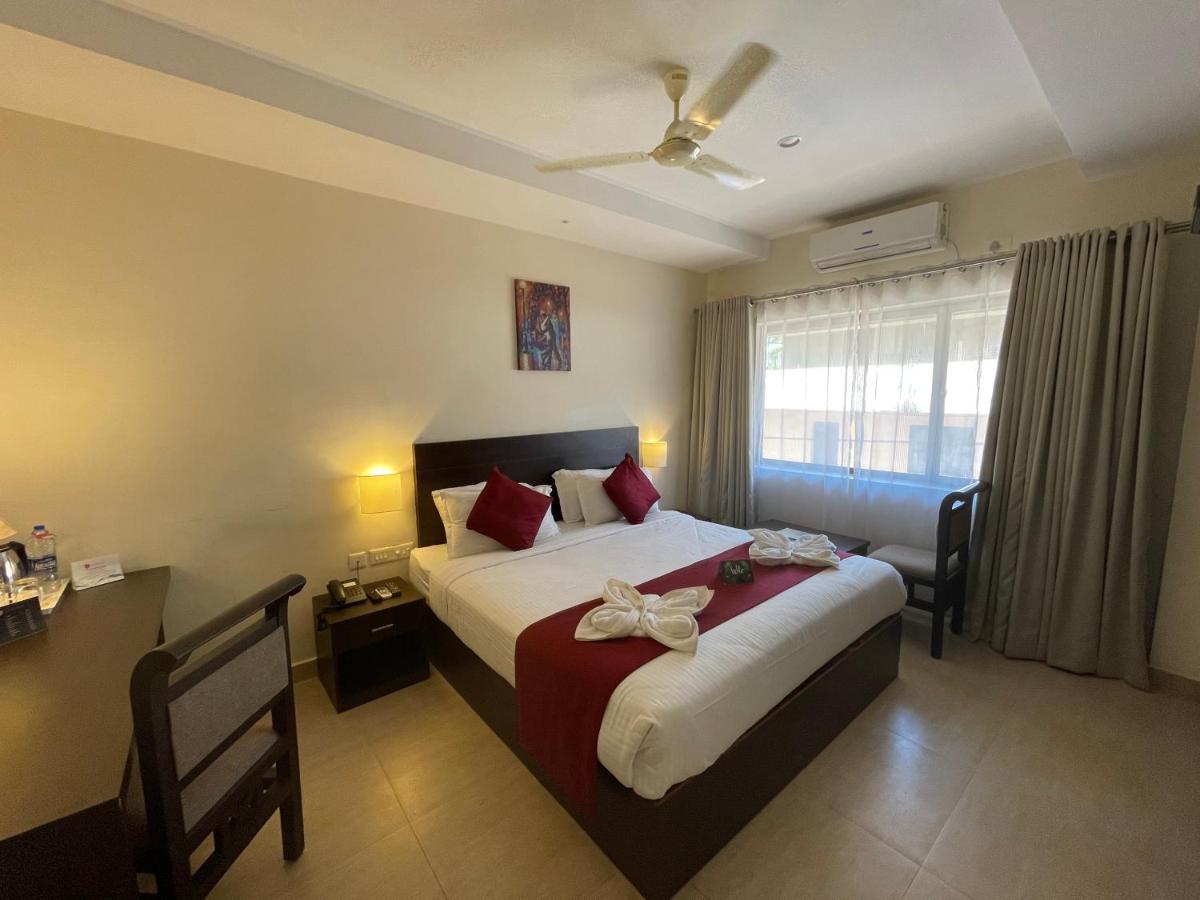Hotel Yamuna Adur Exterior photo