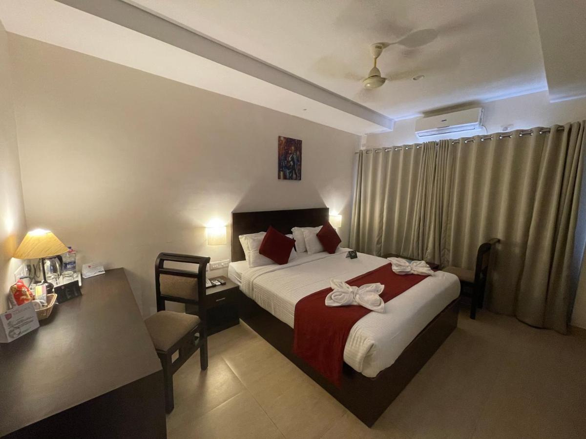 Hotel Yamuna Adur Exterior photo