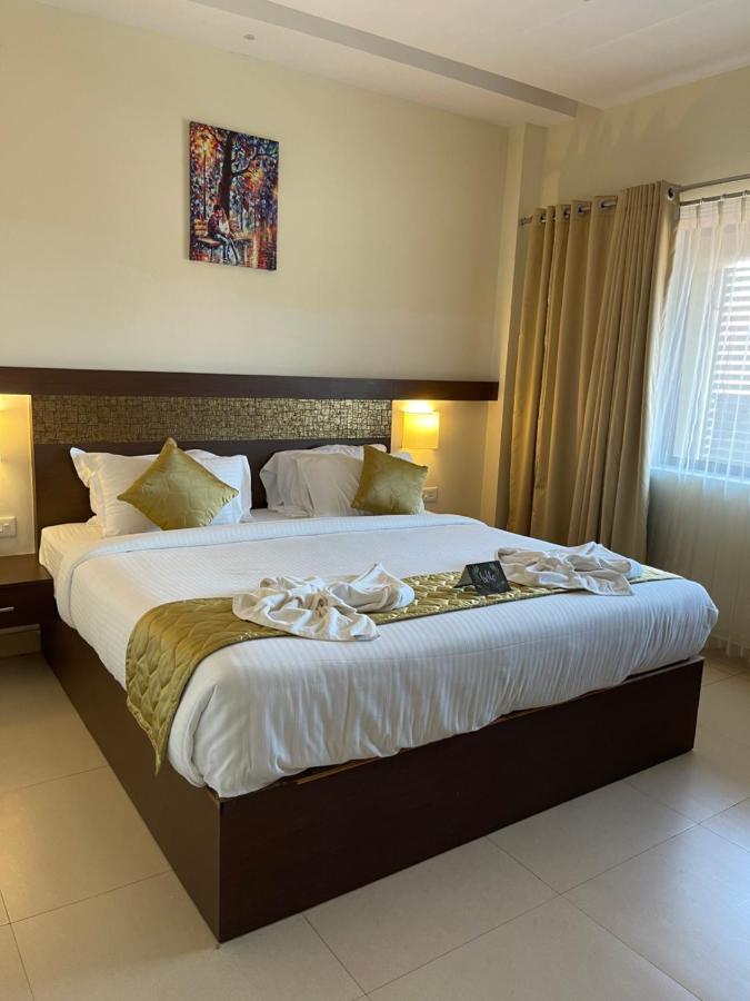 Hotel Yamuna Adur Exterior photo