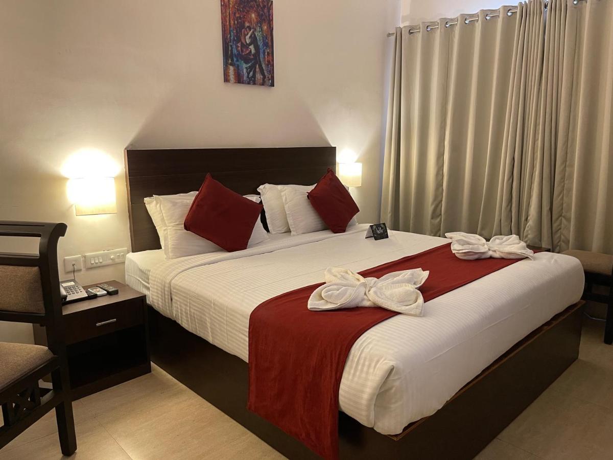 Hotel Yamuna Adur Exterior photo