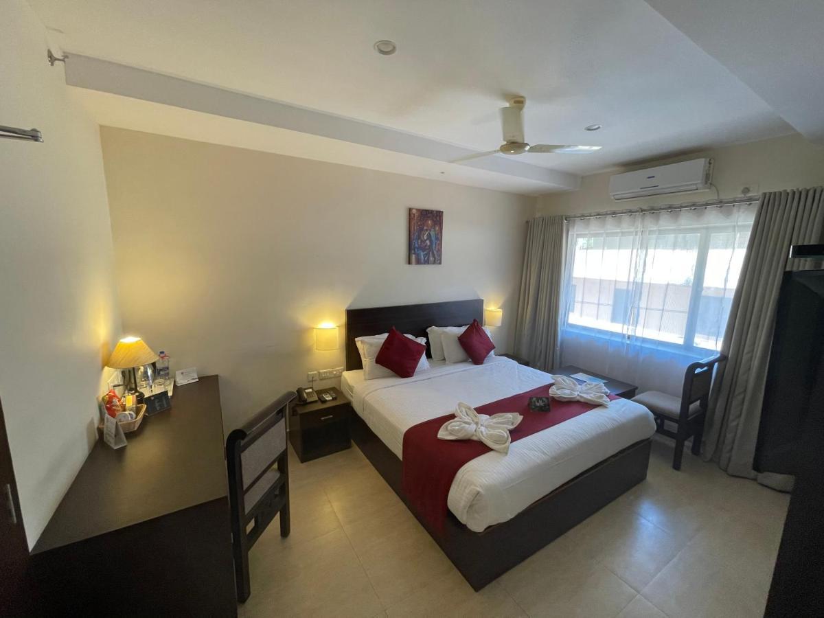 Hotel Yamuna Adur Exterior photo