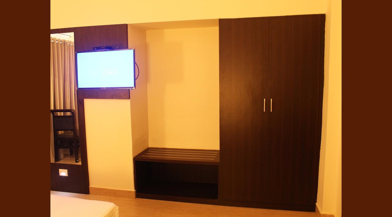 Hotel Yamuna Adur Exterior photo