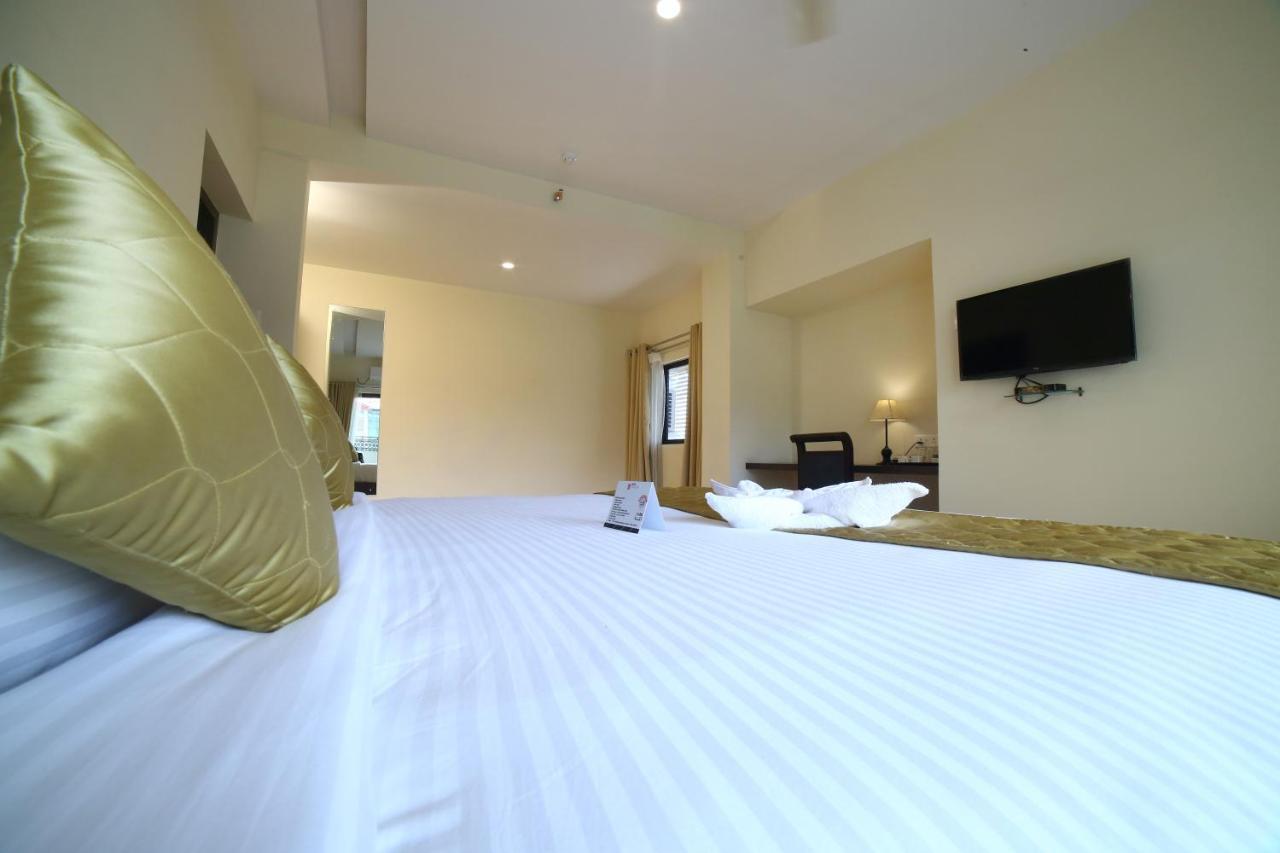 Hotel Yamuna Adur Exterior photo